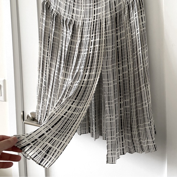 Vince Pleated Skirt - Picture 4 of 7